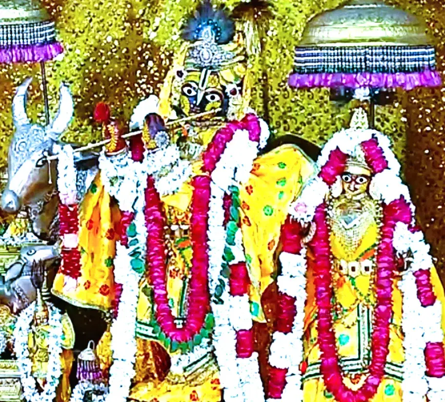Govind Dev Ji Mandir — the Krishna temple near City Palace in Jaipur where the deity is worshipped as king