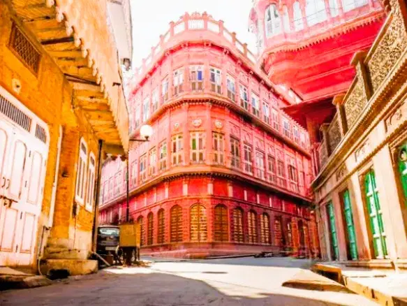 Intricate red sandstone latticework on Rampuria Haveli facades in the old lanes of Bikaner